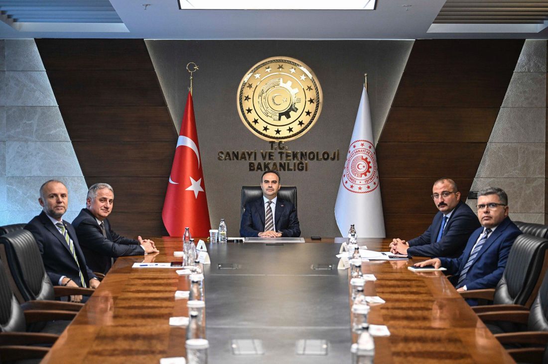 BAŞKAN KELEŞ, MİLLETVEKİLİ BOZKURT İLE BİRLİKTE SANAYİ VE TEKNOLOJİ BAKANI KACIR'I ZİYARET ETTİ