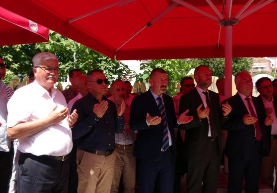 Kdz. Ereğli TSO Yönetim Kurulu Başkanımız Arslan Keleş ve  Başkan Yardımcımız Tasin Tanyıldız Çınaraltı mevkiinde bulunan Burger King ve Espressolab'ın açılış törenine katılım sağladı.