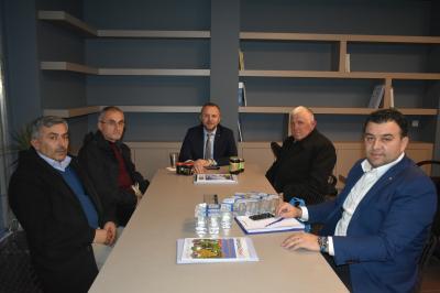 Zonguldak İli Arı Yetiştiricileri Birliği (ZAYBİR) Başkanı Abdurrahman Canlı Başkan Yardımcısı Muhammet Turgut ve Birlik Üyesi Ziyaettin Karaaslan Kdz.Ereğli Yönetim Kurulu Başkanı Arslan Keleş’i makamında ziyaret etti.